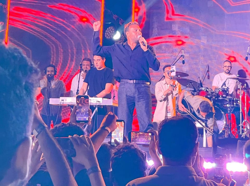 رامي صبري يتألق في حفل فني كبير بمدينتي